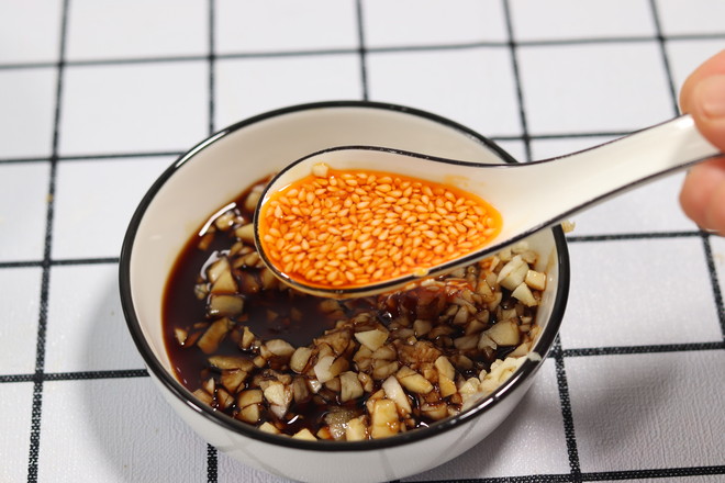 皮蛋拌豆腐的做法-家常味拌菜譜