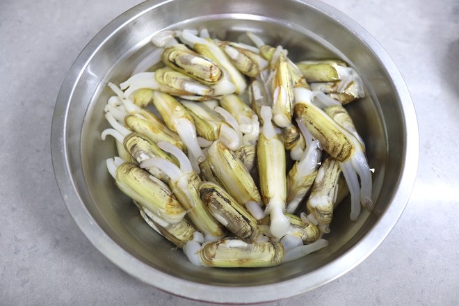 涼拌蟶子金針菇的做法-咸鮮味拌菜譜-易網<a href=http://www.jsjjzhkt.cn/ target=_blank class=infotextkey>健康養生</a>網 涼拌蟶子金針菇的做法-咸鮮味拌菜譜