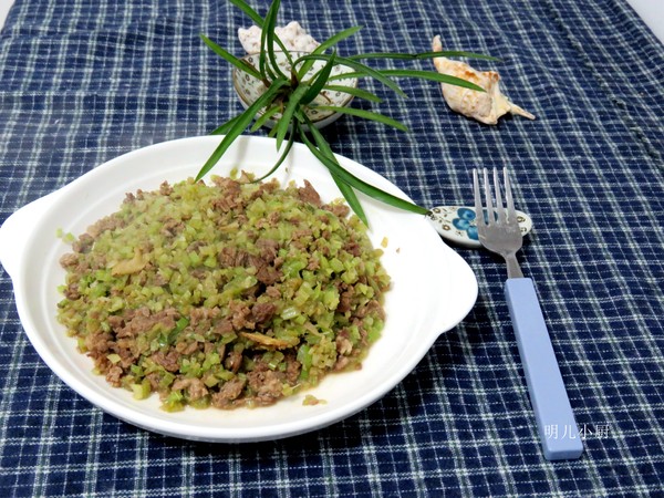 芹菜牛肉渣的做法-家常味炒菜譜