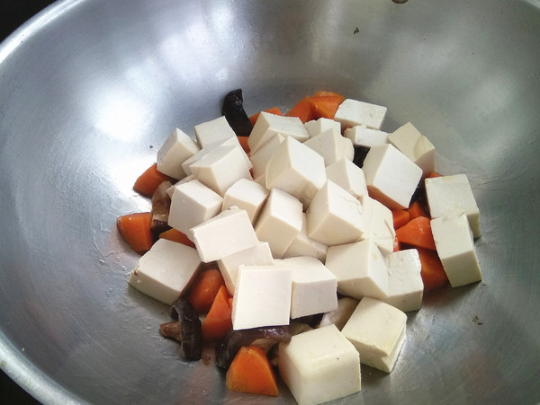 豆腐燒香菇的做法-家常味燒菜譜