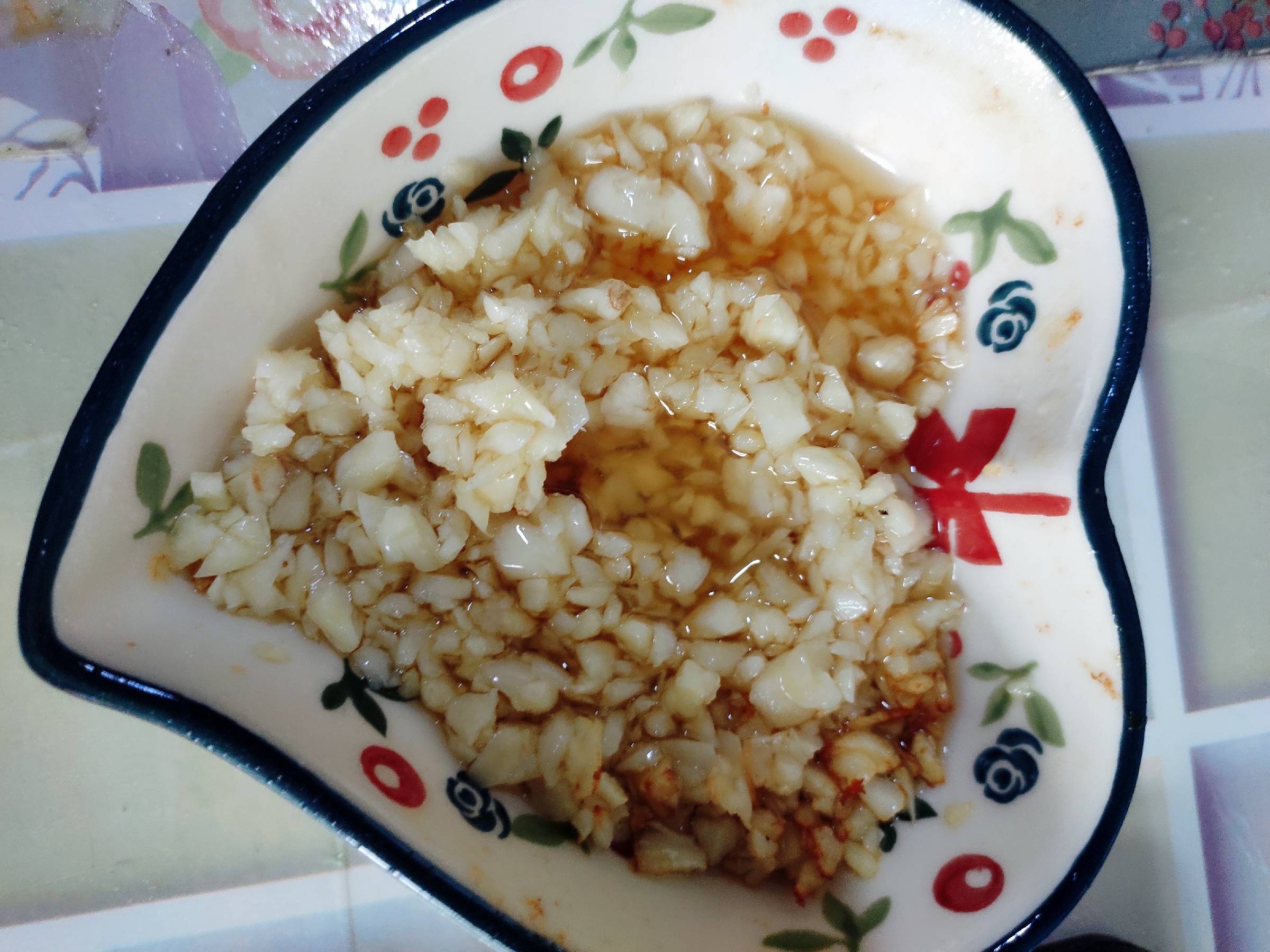 蒜香蝦尾的做法-蒜香味燉菜譜-易網健康養生網 蒜香蝦尾的做法-蒜香味燉菜譜