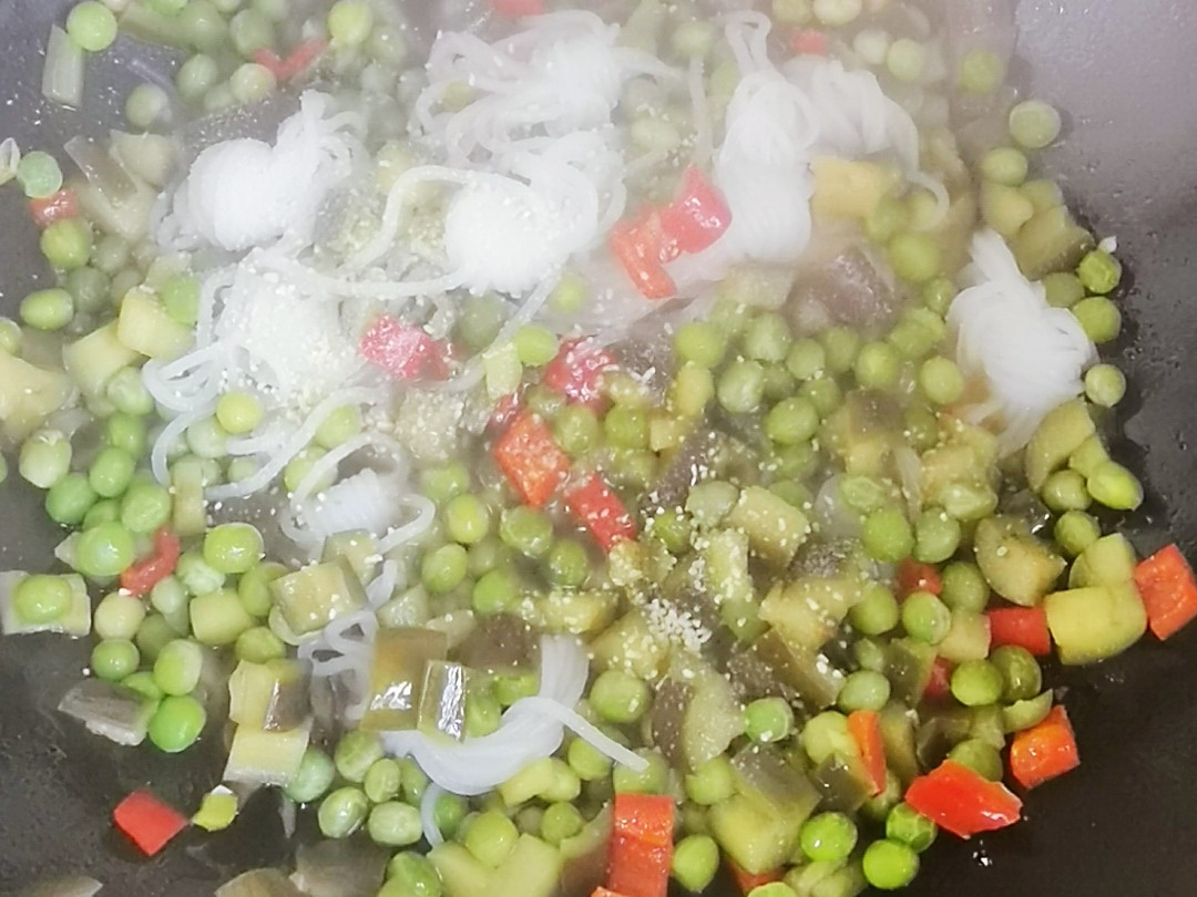 青豆炒茄丁的做法-咸鮮味炒菜譜-易網健康養生網 青豆炒茄丁的做法-咸鮮味炒菜譜