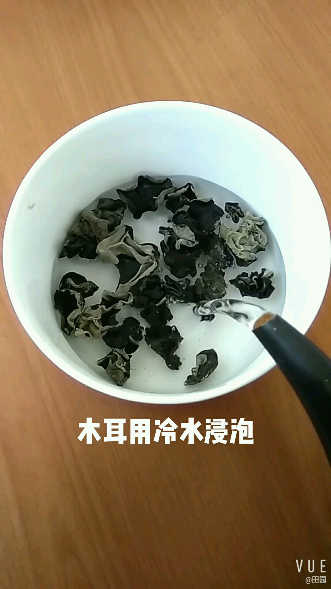 木耳炒菜花的做法-家常味炒菜譜-易網<a href=http://www.jsjjzhkt.cn/ target=_blank class=infotextkey>健康養生</a>網 木耳炒菜花的做法-家常味炒菜譜