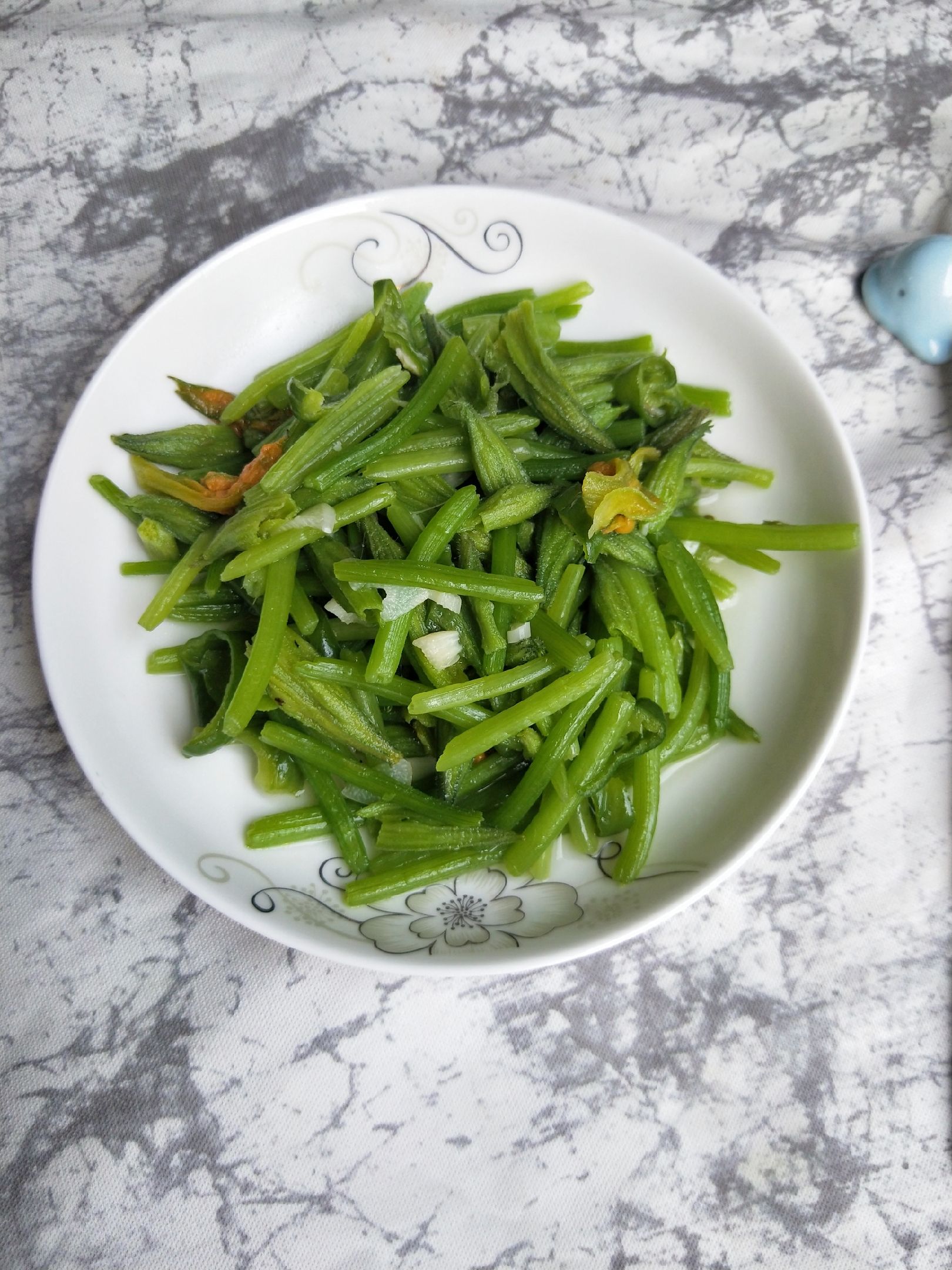 蒜香南瓜花的做法-家常味炒菜譜-易網健康養生網 蒜香南瓜花的做法-家常味炒菜譜