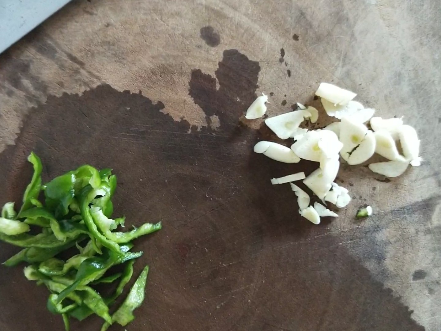 蒜香南瓜花的做法-家常味炒菜譜-易網健康養生網 蒜香南瓜花的做法-家常味炒菜譜