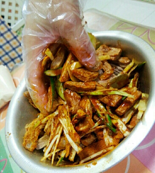 微波爐版香辣牛肉干的做法-香辣味烤菜譜