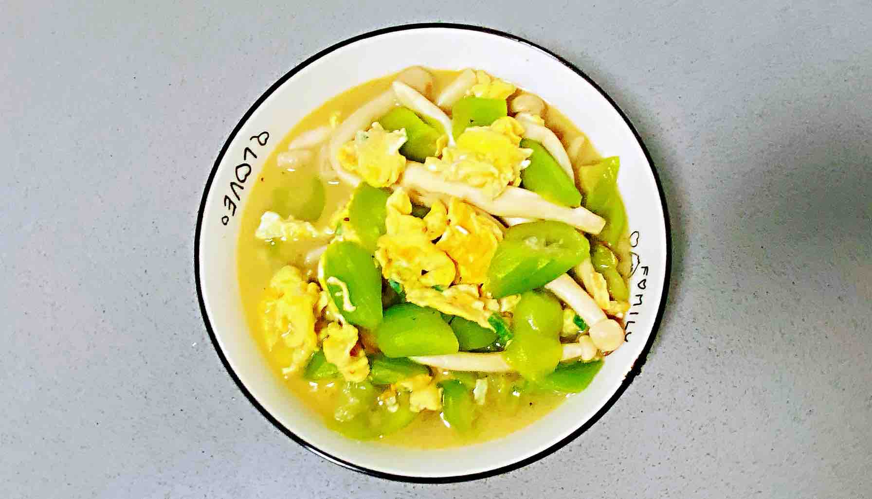 雞蛋白玉菇燜絲瓜，清淡又鮮香，簡單卻營養(yǎng)～的做法-咸鮮味燒菜譜