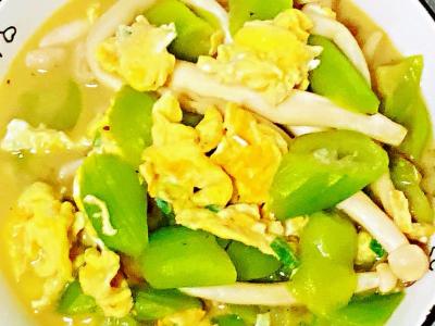 生雞蛋白玉菇燜絲瓜,口味淡又鮮美,簡易卻營養(yǎng)成分~的作法-咸鮮味燒菜譜