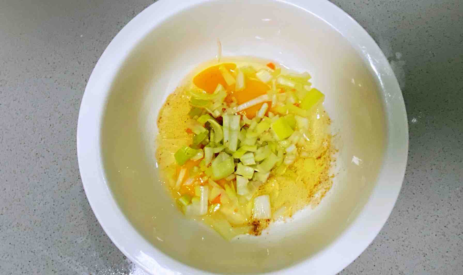 蔬菜雞蛋餅， 好看又營養，色澤漂亮，連小朋友都愛吃～的做法-家常味煎菜譜