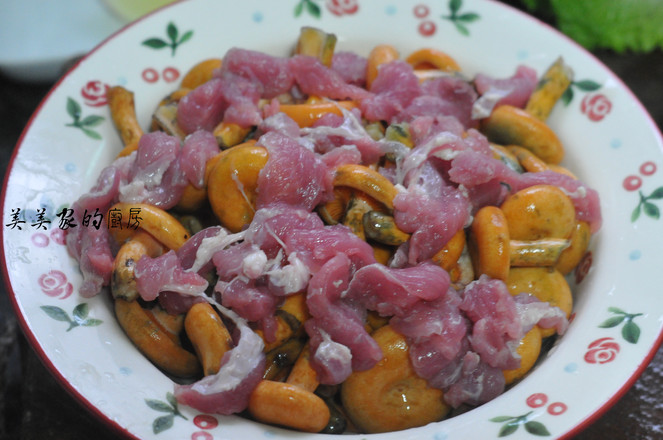 樅菌蒸豬肉的做法-家常味煮菜譜