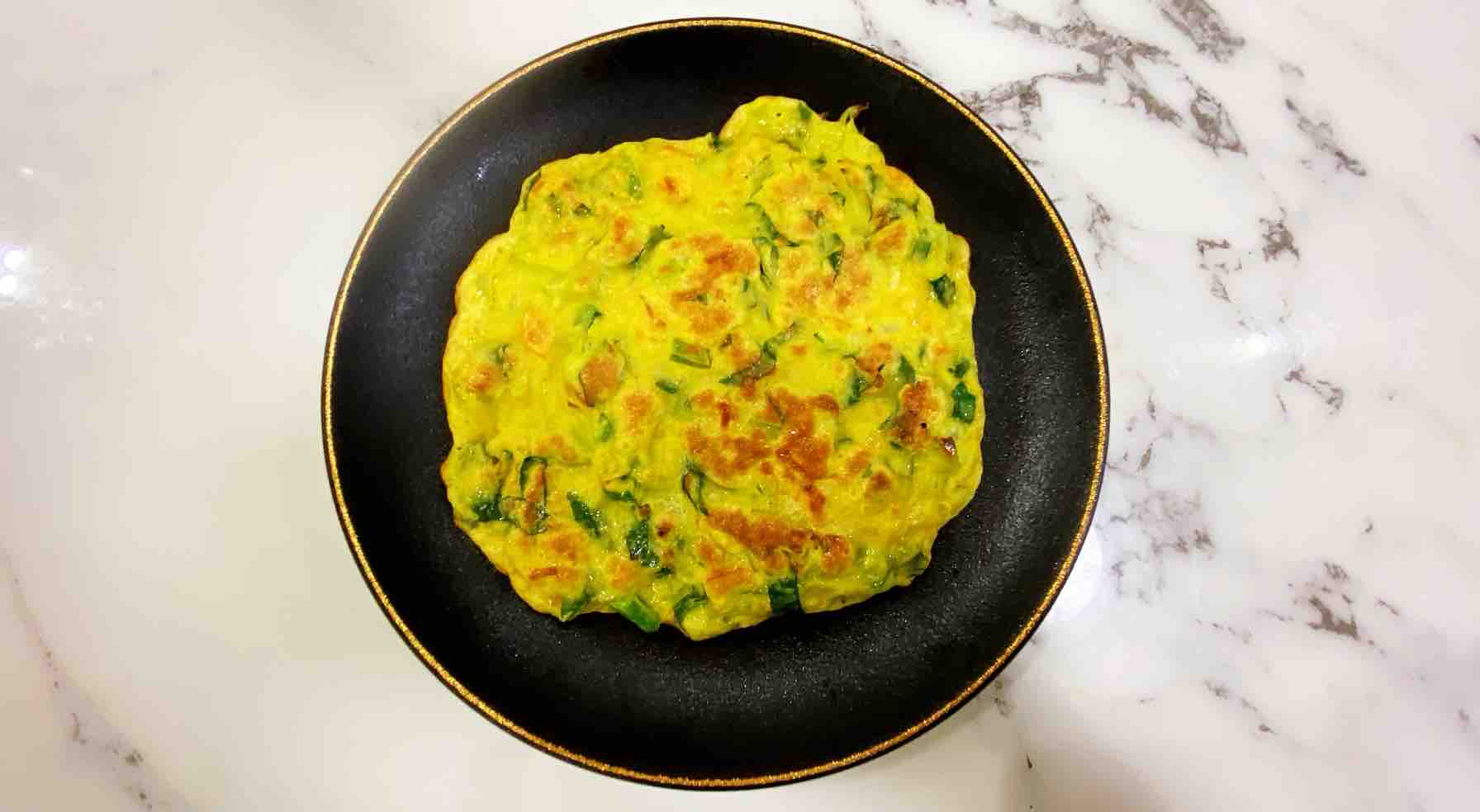 蔬菜雞蛋餅， 好看又營養，色澤漂亮，連小朋友都愛吃～的做法-家常味煎菜譜