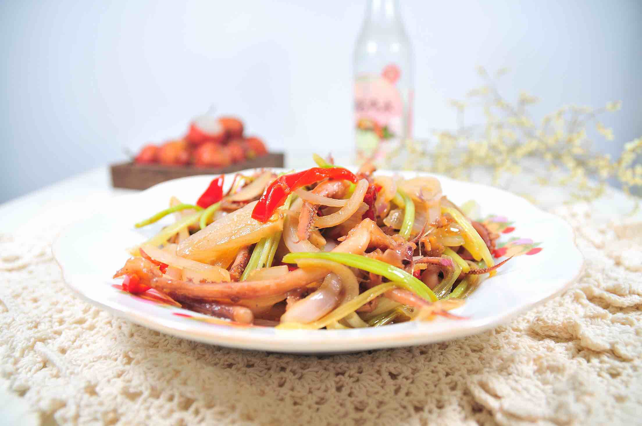 家常版炒魷魚的做法-家常味炒菜譜