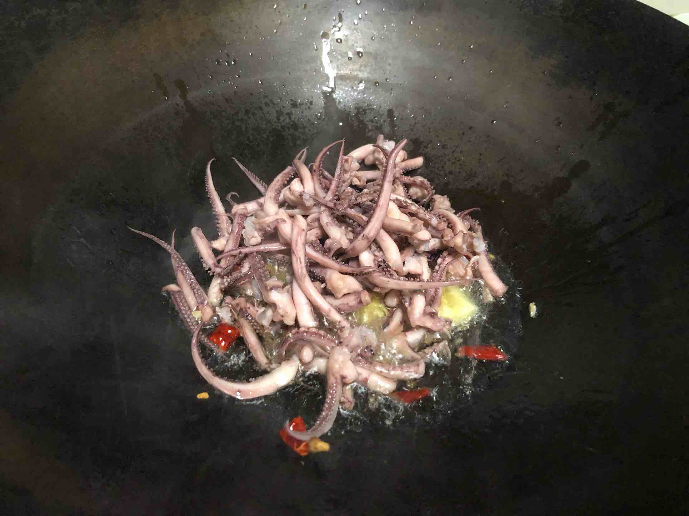 家常版炒魷魚的做法-家常味炒菜譜