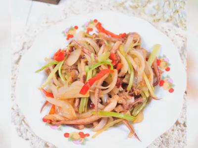 家常版炒魷魚的做法-家常味炒菜譜