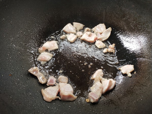 五花肉炒花生芽的做法-家常味炒菜譜