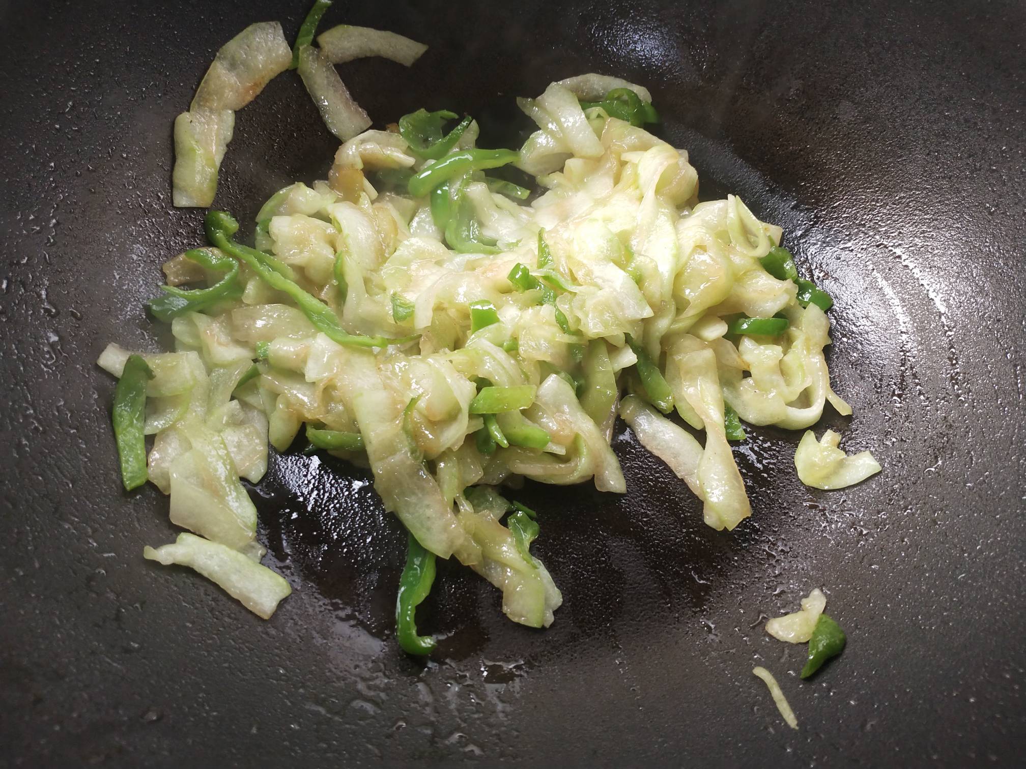 清炒西瓜皮的做法-家常味炒菜譜