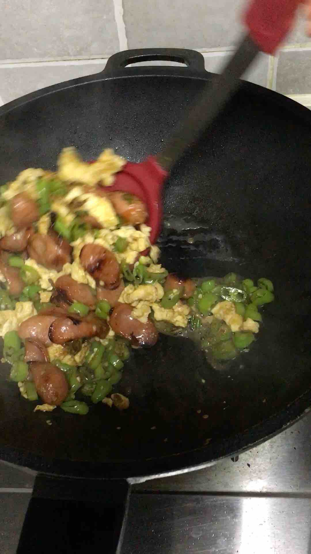香腸雞蛋炒青椒的做法-香辣味炒菜譜