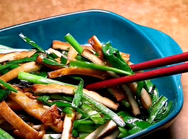 韭菜炒五香干的做法-家常味炒菜譜