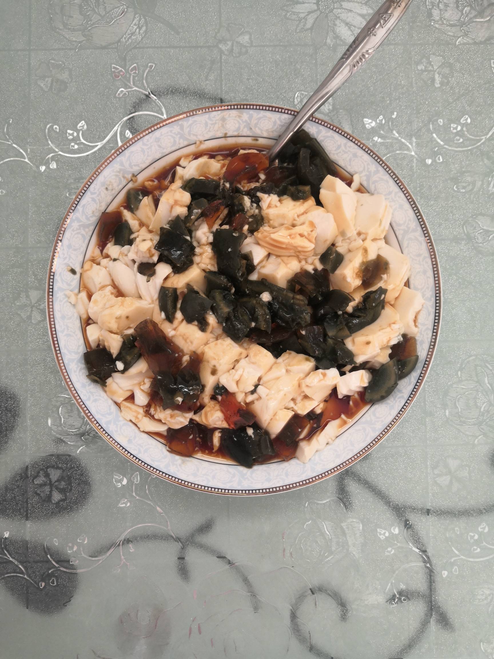 皮蛋豆腐的做法-麻辣味拌菜譜