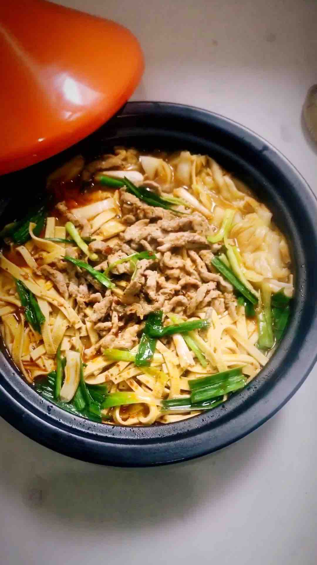 砂鍋水煮肉絲的做法-麻辣味煮菜譜