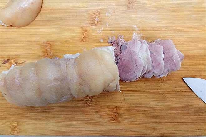 白切肘子的做法-咸鮮味煮菜譜