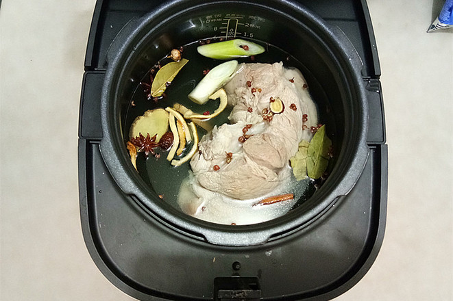 白切肘子的做法-咸鮮味煮菜譜