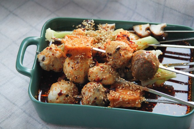 夏日麻辣串串自制更安心的做法-麻辣味煮菜譜