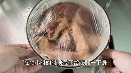 用電飯鍋就能做的「蜜汁叉燒」竟然比餐廳還好吃！的做法-甜味燜菜譜