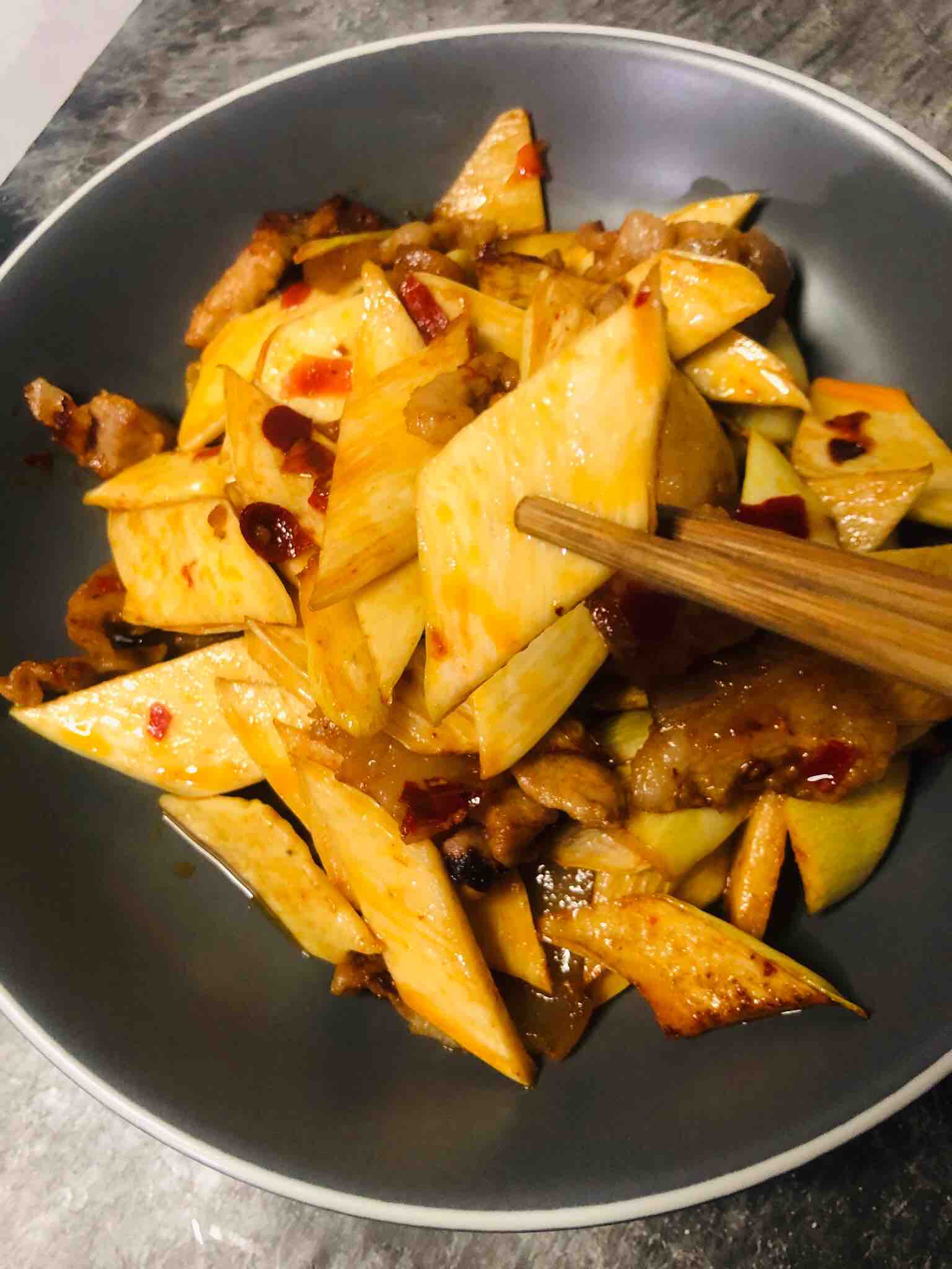 茭白炒肉的做法-家常味炒菜譜