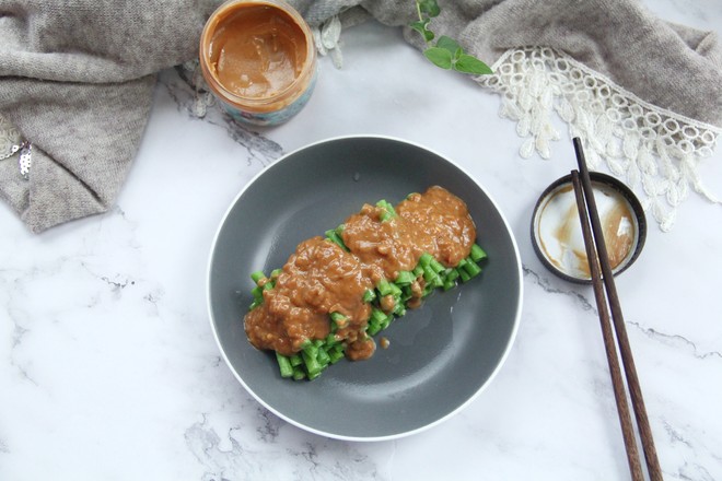 不一樣的家常菜，花生醬蘸汁豆角的做法-咸鮮味拌菜譜