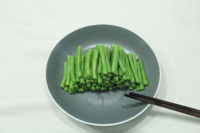 不一樣的家常菜，花生醬蘸汁豆角的做法-咸鮮味拌菜譜