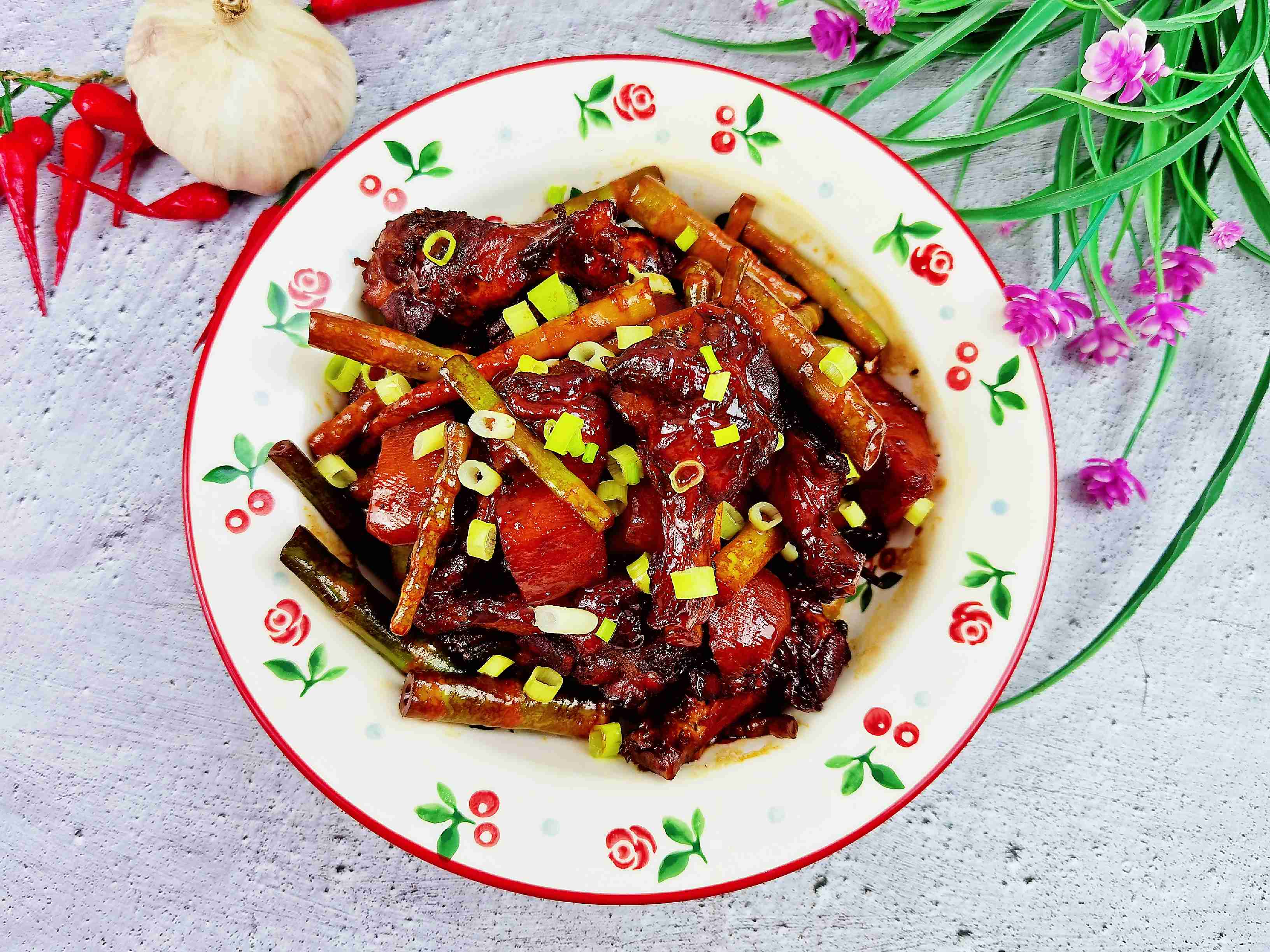 雞腿的花式做法-雞腿燜野筍，配菜豐富，營養美味，孩子超愛吃的做法-家常味燜菜譜