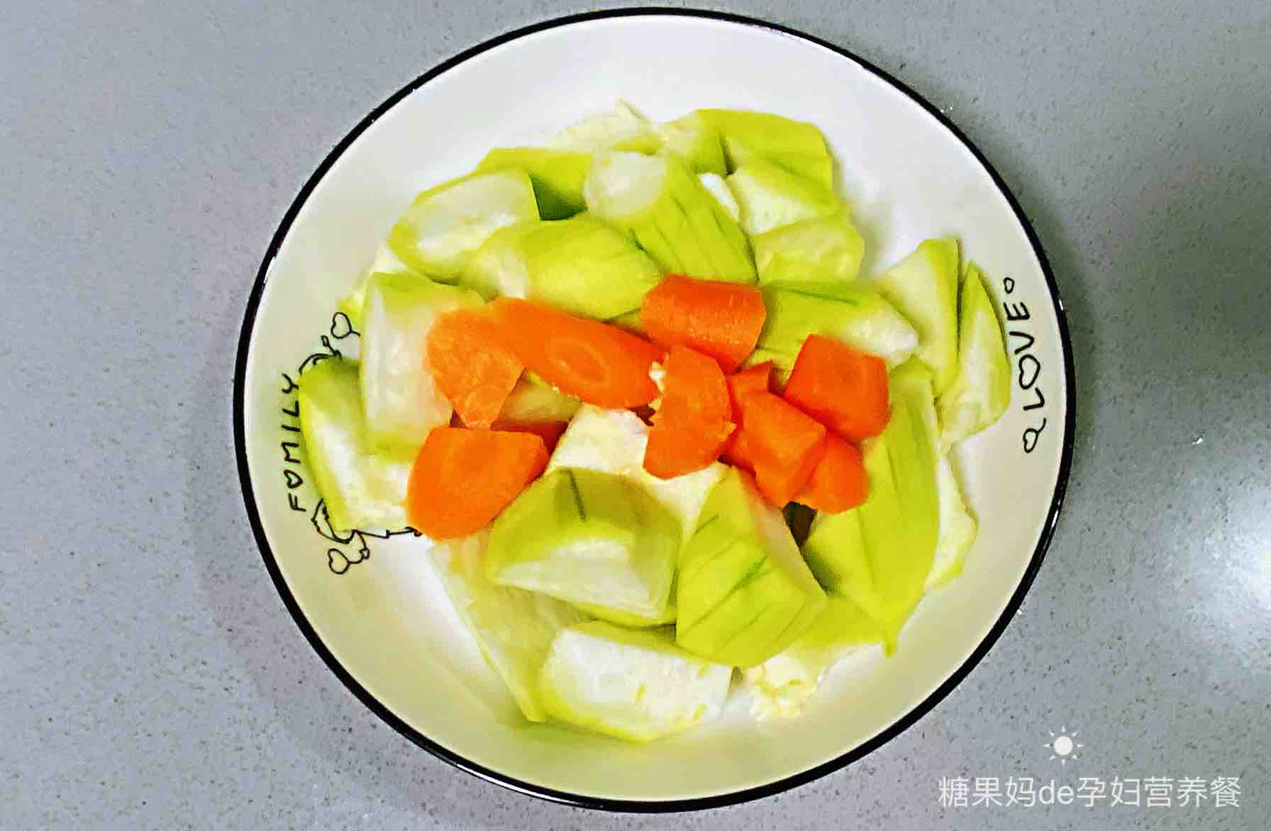 孕婦食譜炒絲瓜燴魚餅，甜美味味，色澤艷麗、低脂又營養(yǎng)成分～的作法-咸鮮香燴食譜