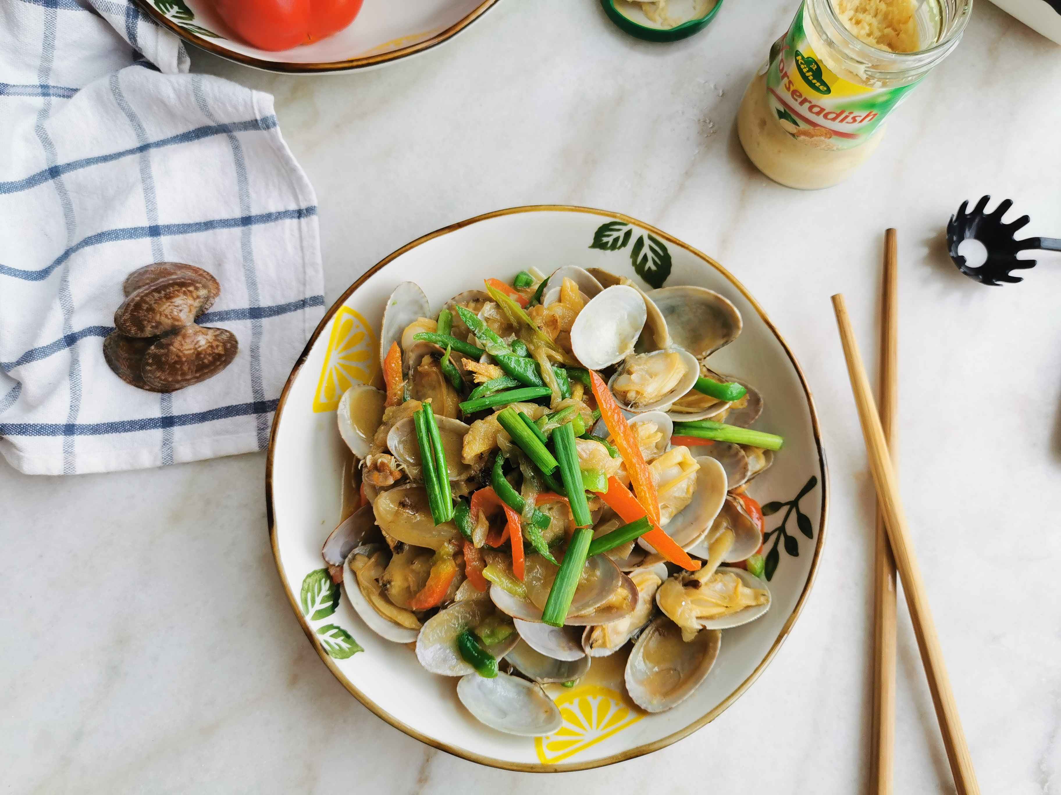 爆炒花甲的做法-家常味炒菜譜