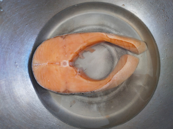 煎三文魚扒的做法-咸鮮味煎菜譜