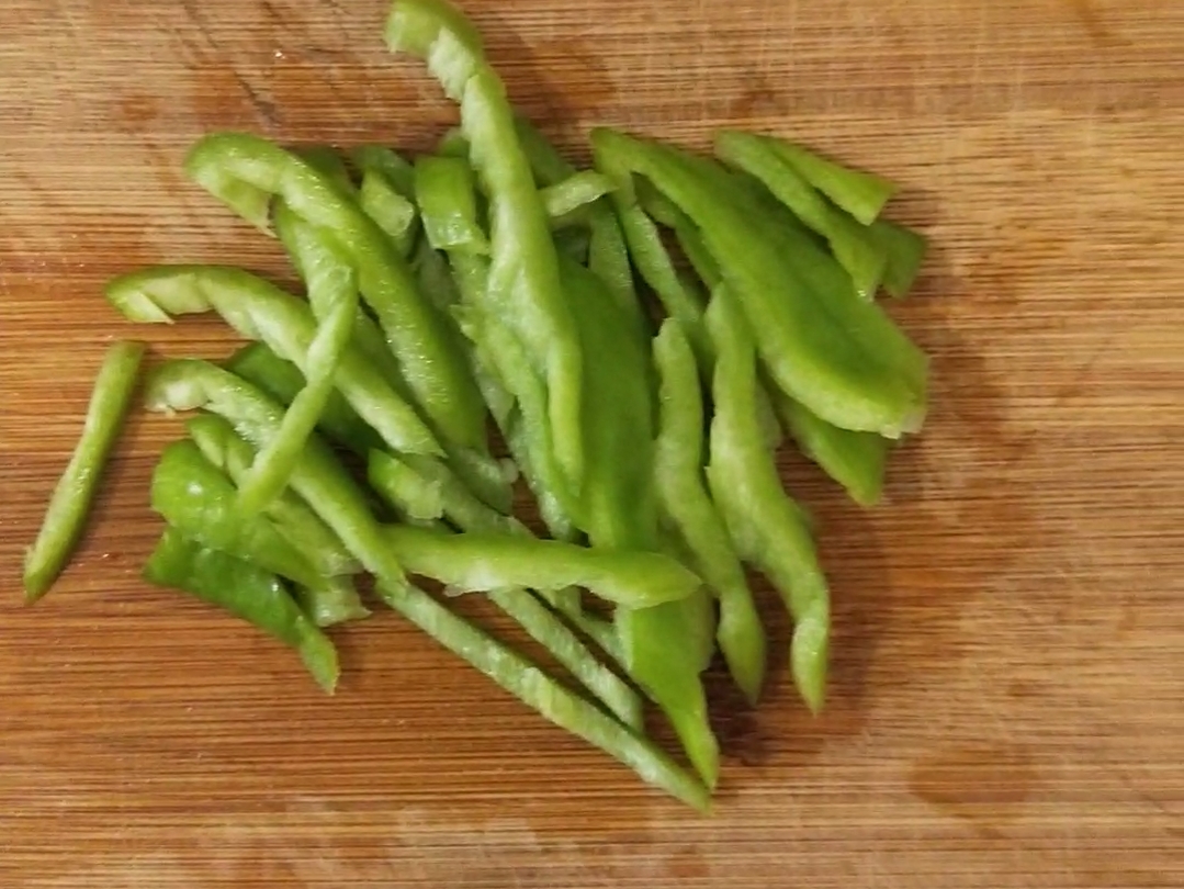 青椒蒜味腸的做法-家常味炒菜譜