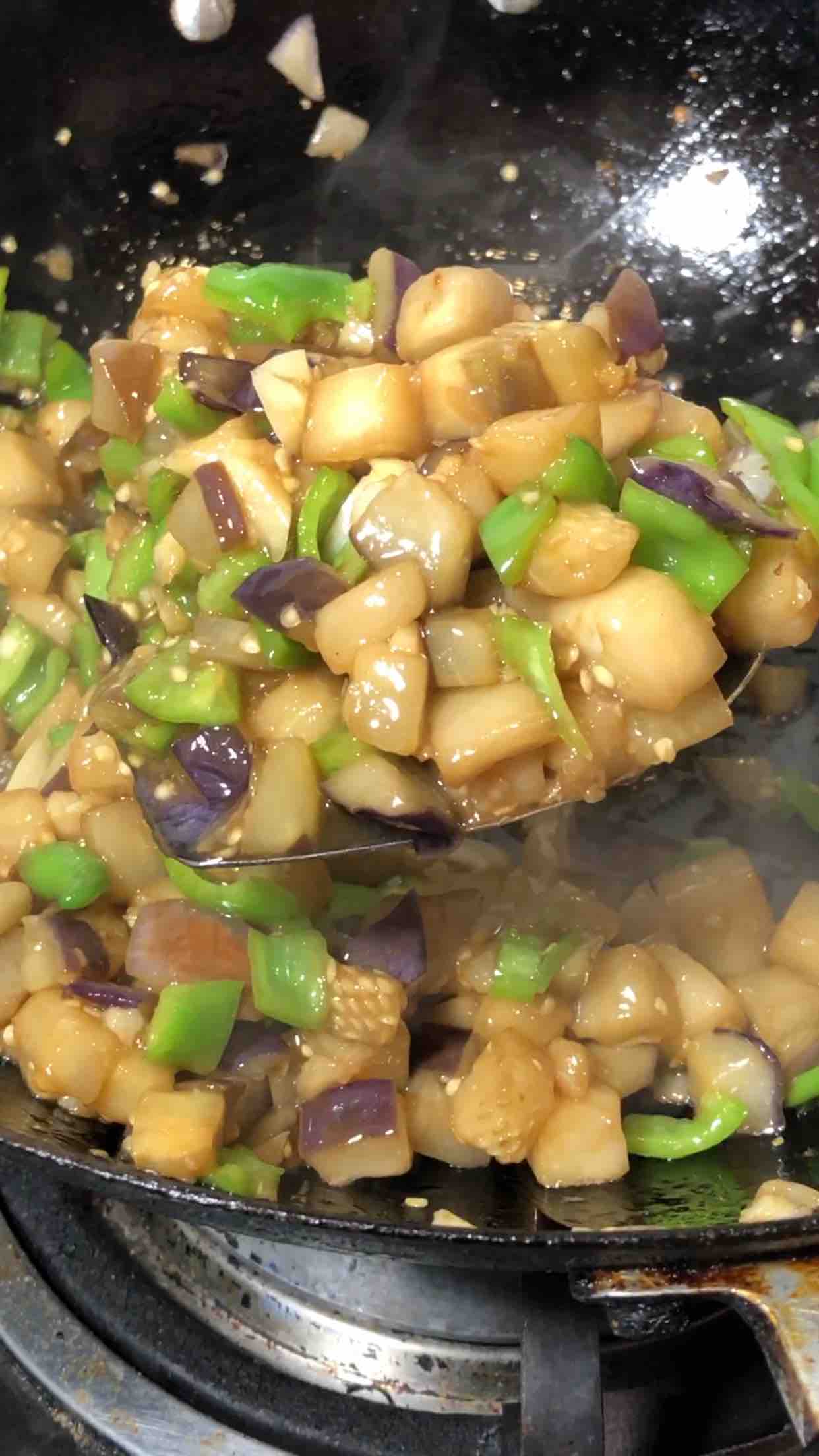 茄子新吃法的做法-家常味炒菜譜