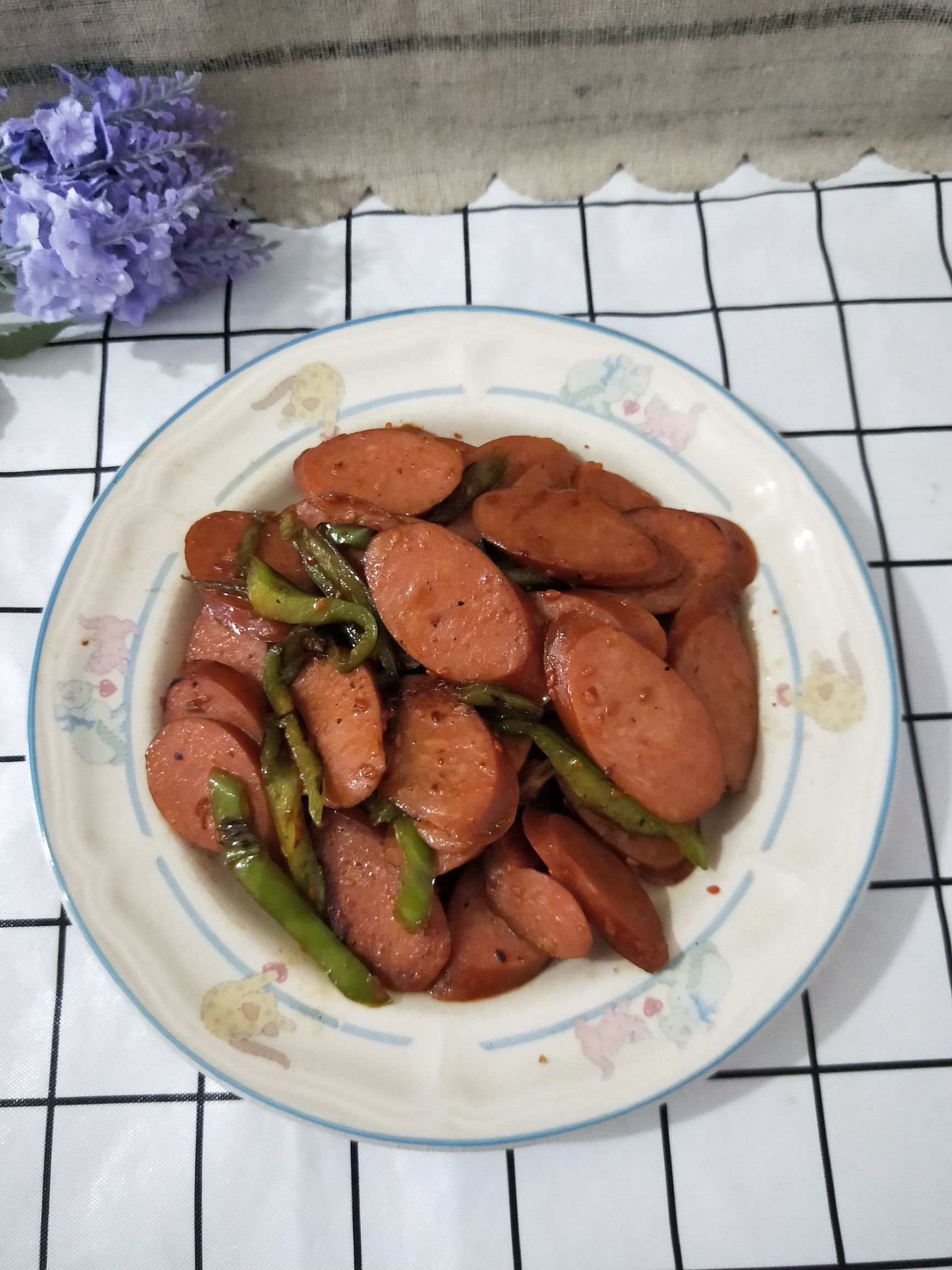 青椒蒜味腸的做法-家常味炒菜譜