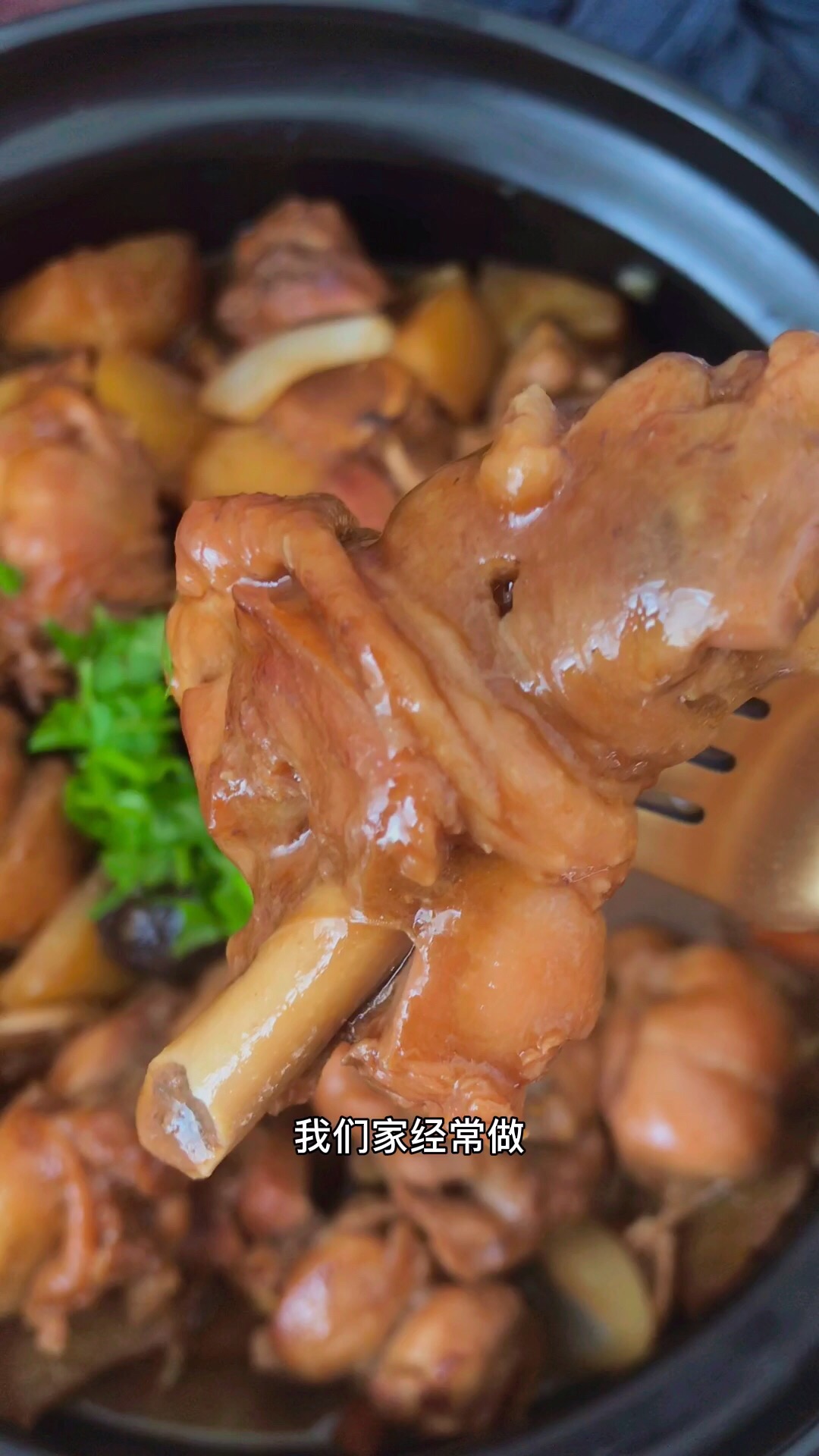 鮮香下飯的土豆燜雞腿的做法-家常味燜菜譜