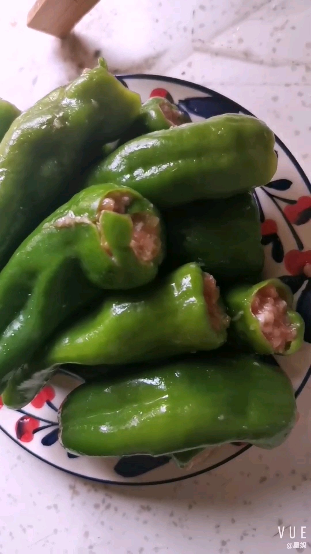 青椒塞肉的做法-家常味煮菜譜