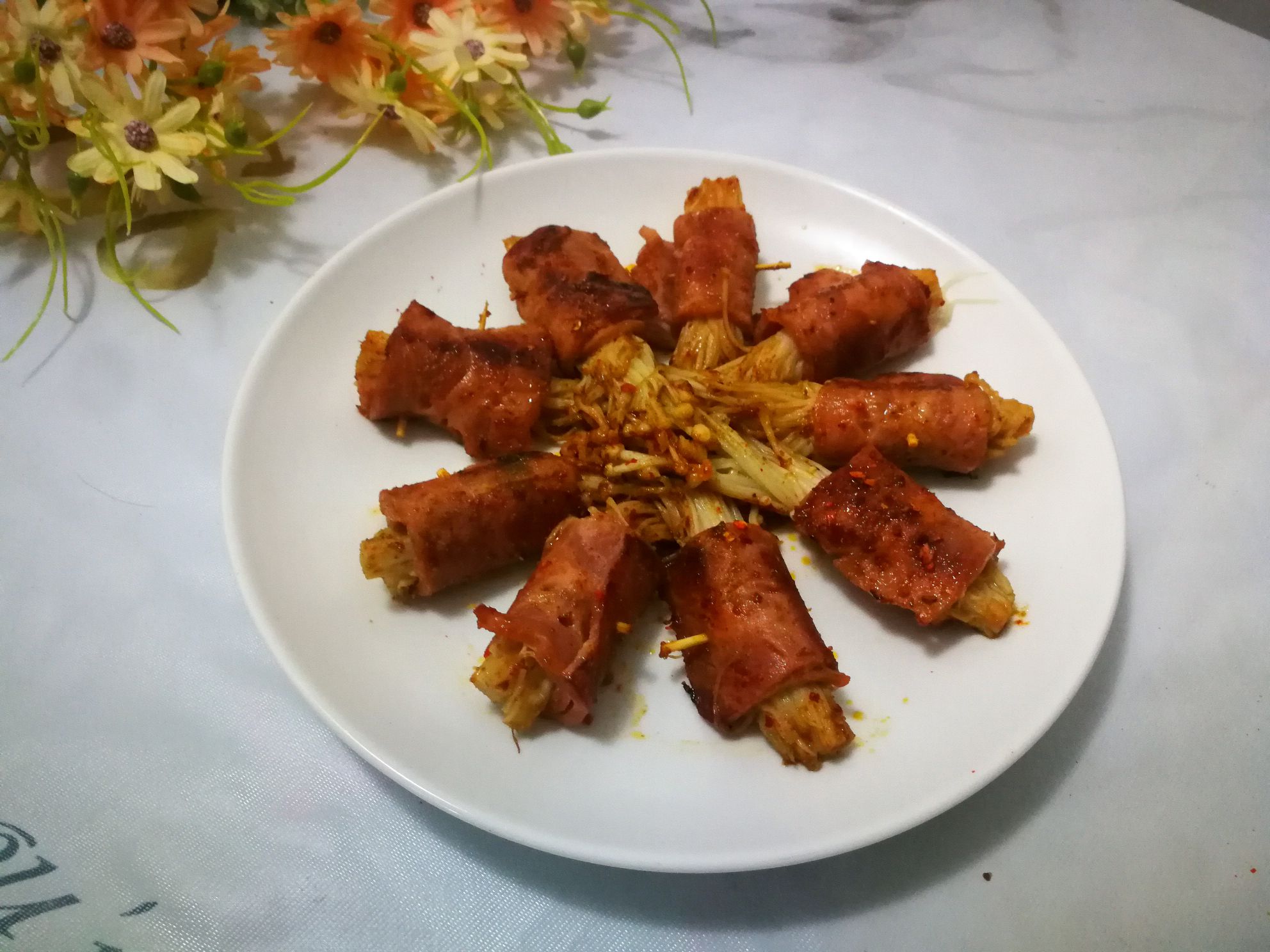 夜宵啤酒的絕配～培根金針菇卷的做法-其它口味煎菜譜