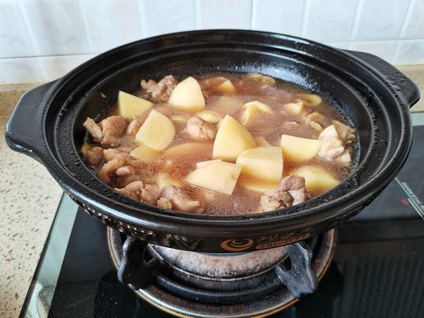 咖喱土豆?fàn)F雞的做法-咖喱味燒菜譜
