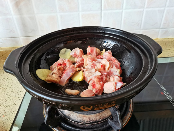 咖喱土豆?fàn)F雞的做法-咖喱味燒菜譜