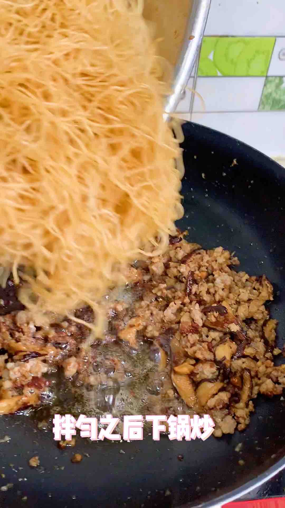 香茹肉末炒粉的做法-家常味炒菜譜