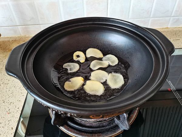 咖喱土豆?fàn)F雞的做法-咖喱味燒菜譜