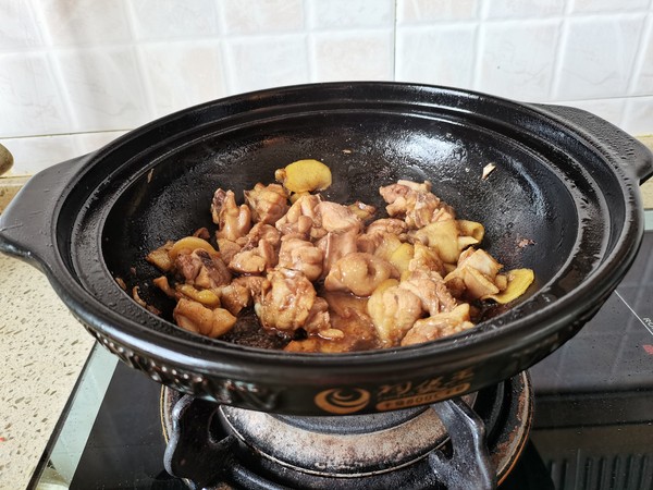 咖喱土豆?fàn)F雞的做法-咖喱味燒菜譜