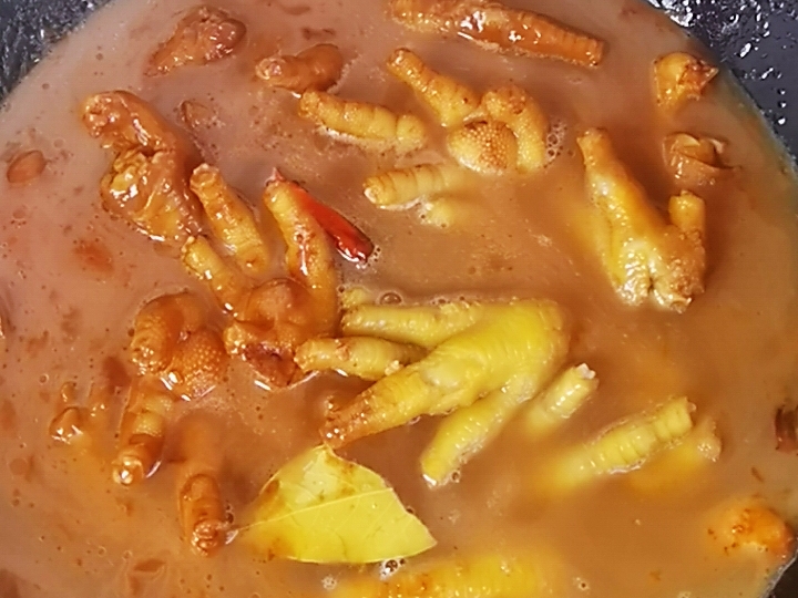 我是半滴雨，#來自內蒙古#，參賽作品為腐乳鳳爪，好吃到吮指的做法-咸鮮味燜菜譜