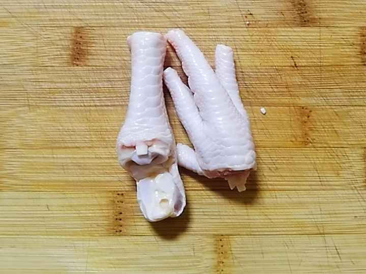 我是半滴雨，#來自內蒙古#，參賽作品為腐乳鳳爪，好吃到吮指的做法-咸鮮味燜菜譜