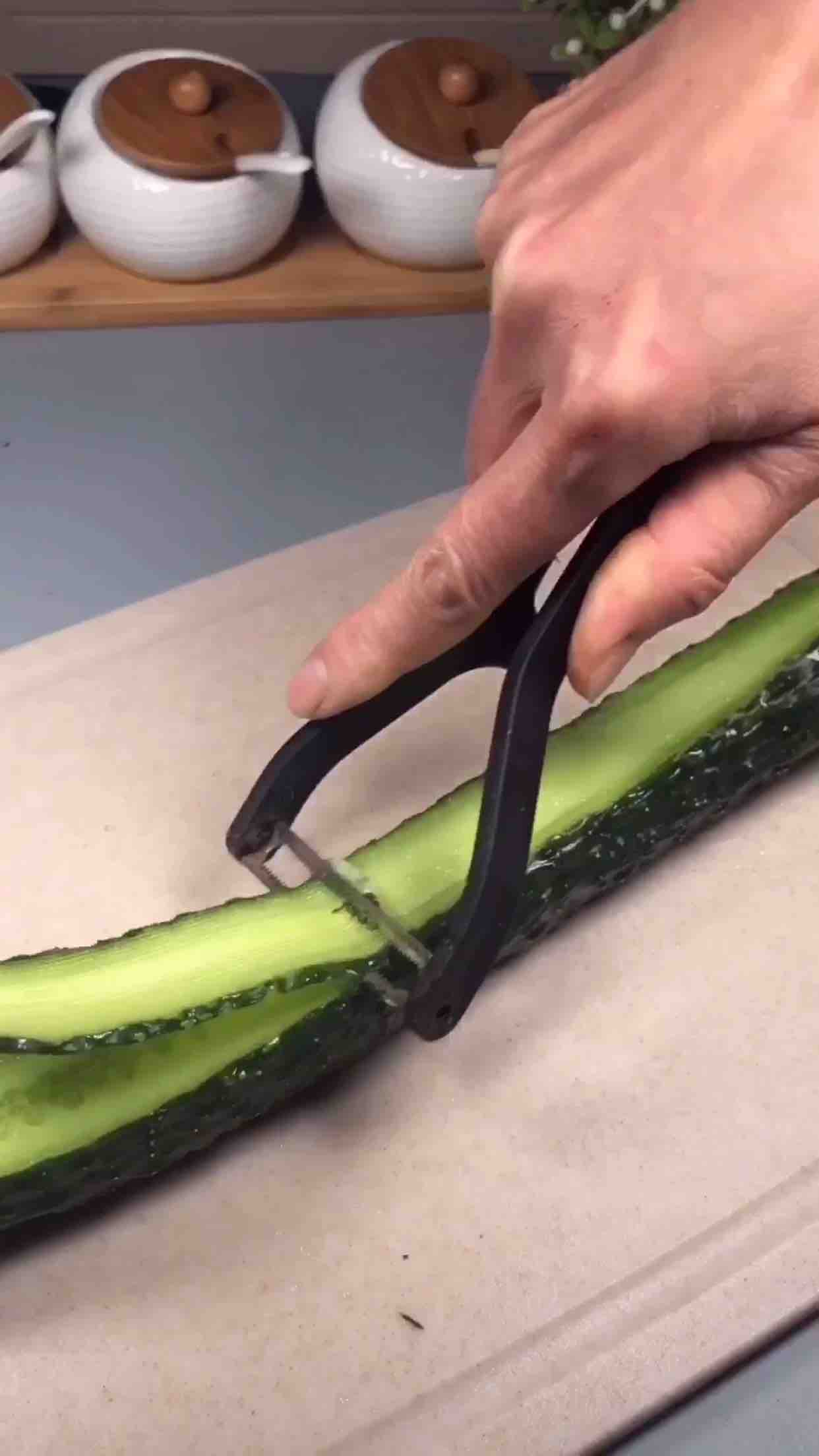 孔雀開(kāi)屏的做法-酸辣味拌菜譜