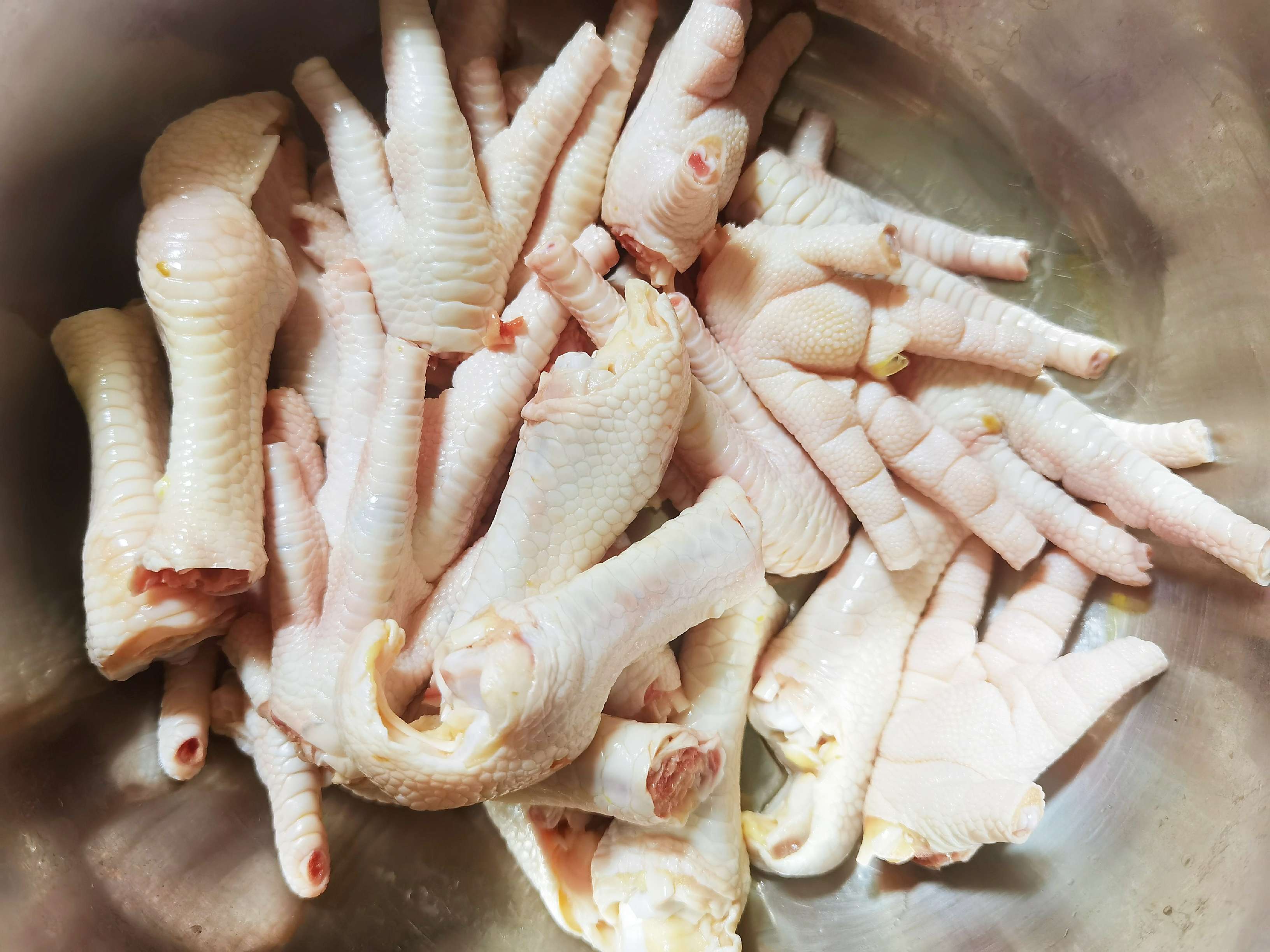 我是半滴雨，#來自內蒙古#，參賽作品為腐乳鳳爪，好吃到吮指的做法-咸鮮味燜菜譜